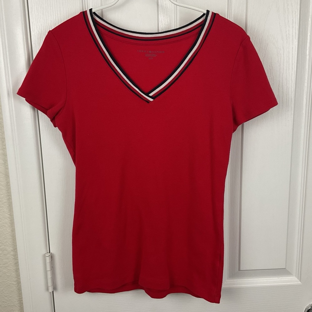 Pre-Owned Tommy Hilfiger Women’s Red V-Neck T-Shirt, Size S